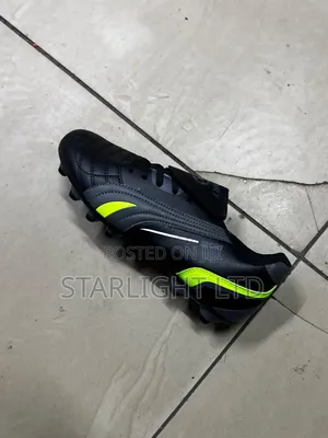 Viatu vya Mpira wa Miguu Nyeusi & Kijani (Size 37-45)