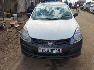 Nissan Advan 2004 Nyeupe