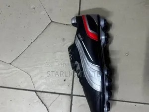 Kids Black Grey Lightweight Football Boots (Sizes 31-37)