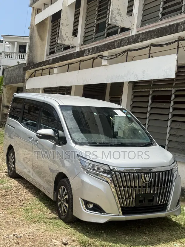 Toyota Esquire 2.0 FWD (7 Seater) 2019 Silver - 1
