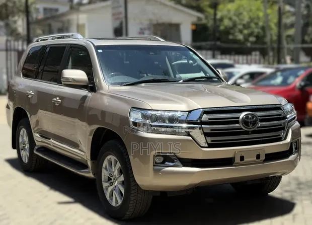 Toyota Land Cruiser V8 2017 Dhahabu - 1