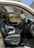 Toyota Land Cruiser V8 2017 Dhahabu - 5