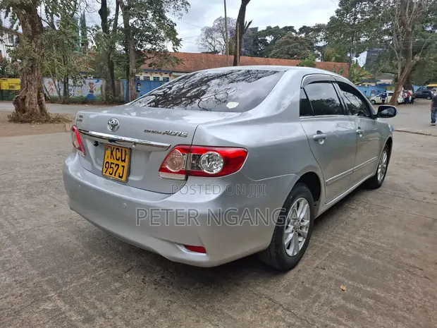 Toyota Corolla Altis 2012 Silver - 1