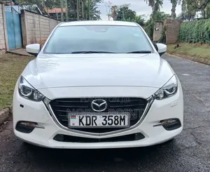 Mazda Axela 2017 Nyeupe