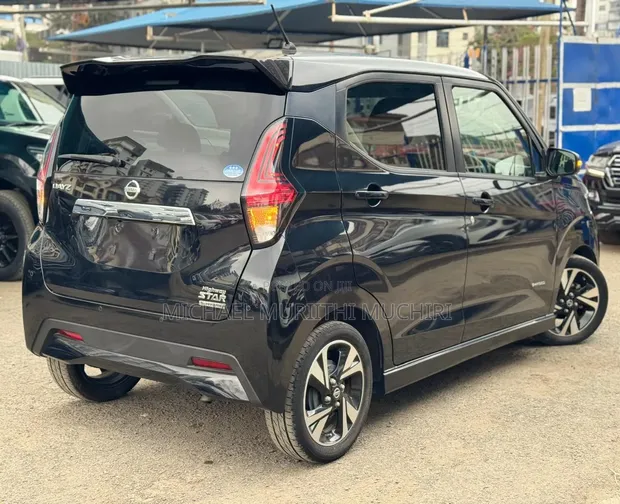 Nissan Dayz Highway Star 2019 Black - 1