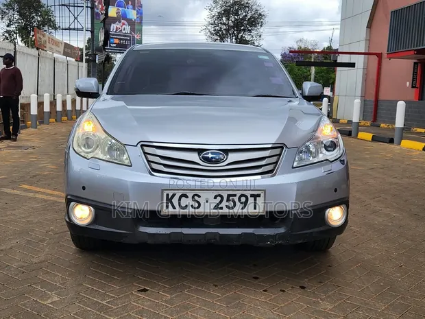 Subaru Outback 2012 Fedha - 1
