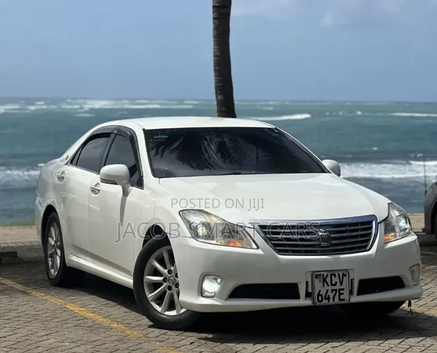 Toyota Crown 2012 White - 1