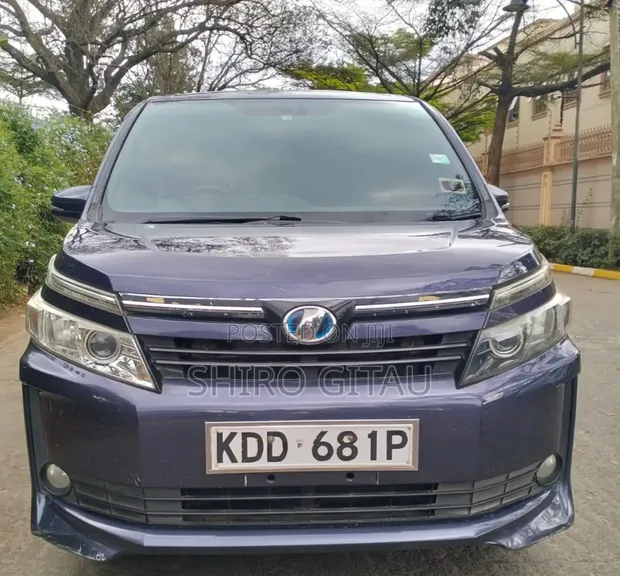 Toyota Noah Hybrid 2014 Black - 1