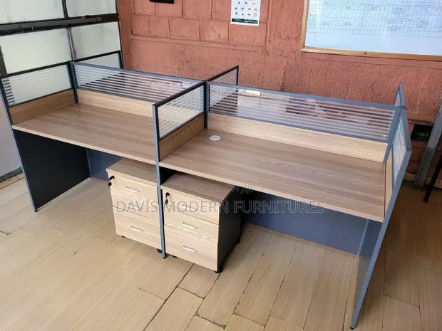 2-Way Office Workstation Cluster with Glass Partition - 1