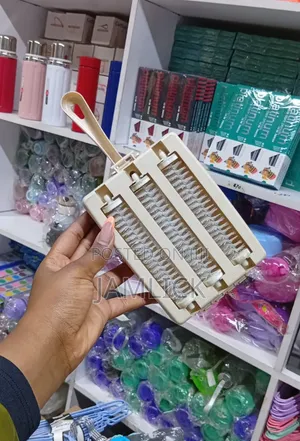 3-Line Mini Carpet Brush