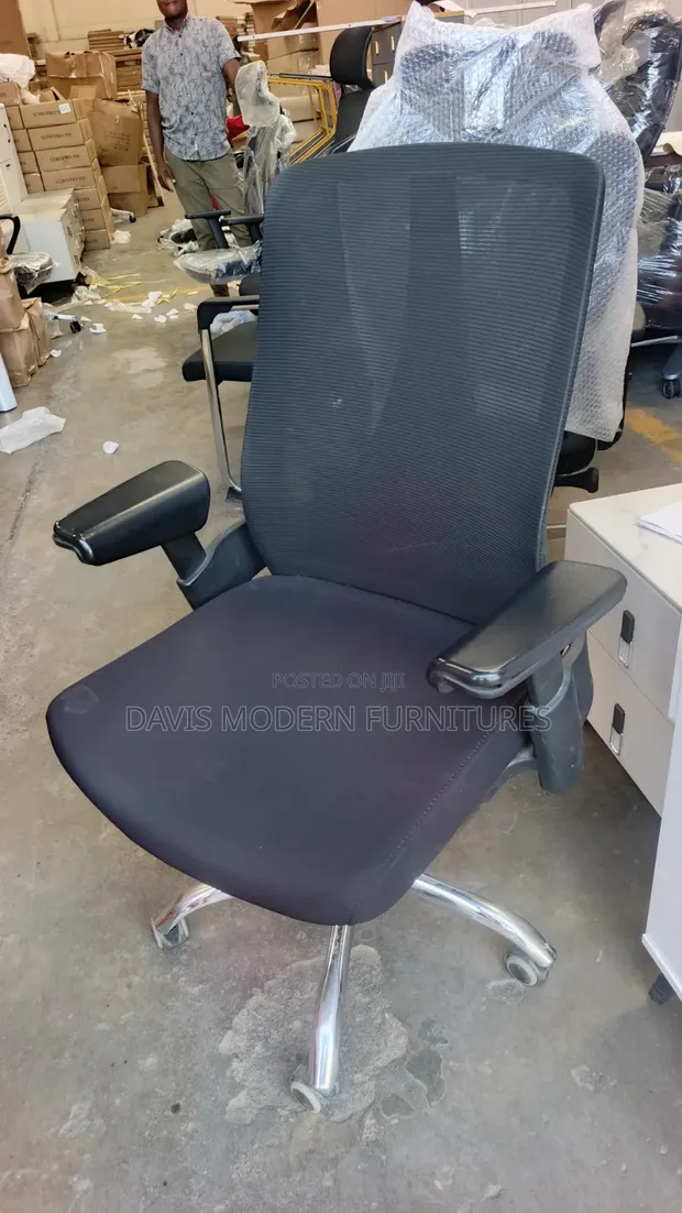 Kiti cha Ofisi cha Mesh chenye Ergonomic - Nyeusi - 1