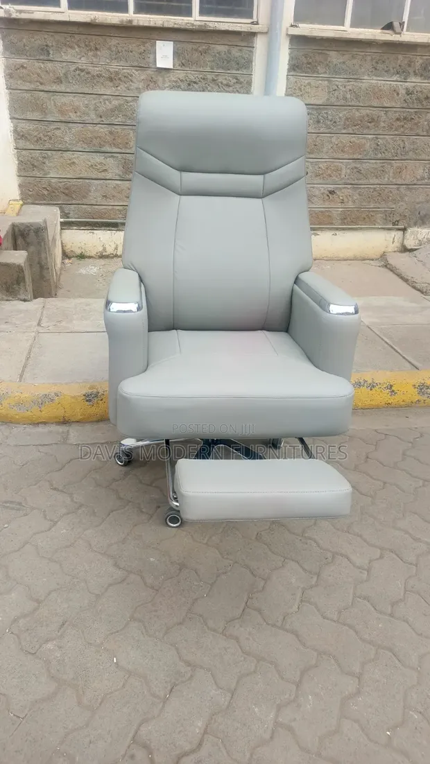 Executive Office Chair with Footrest - Light Grey - 1