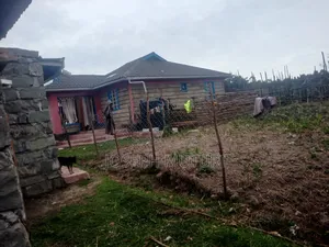 Nyumba na Kiwanja kwa Uuzaji Magumu
