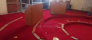 Mazulia Mekundu ya Ofisi ya Ukuta kwa Ukuta