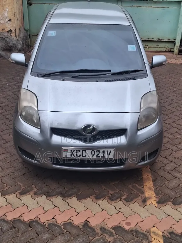 Toyota Vitz 2007 Silver - 1