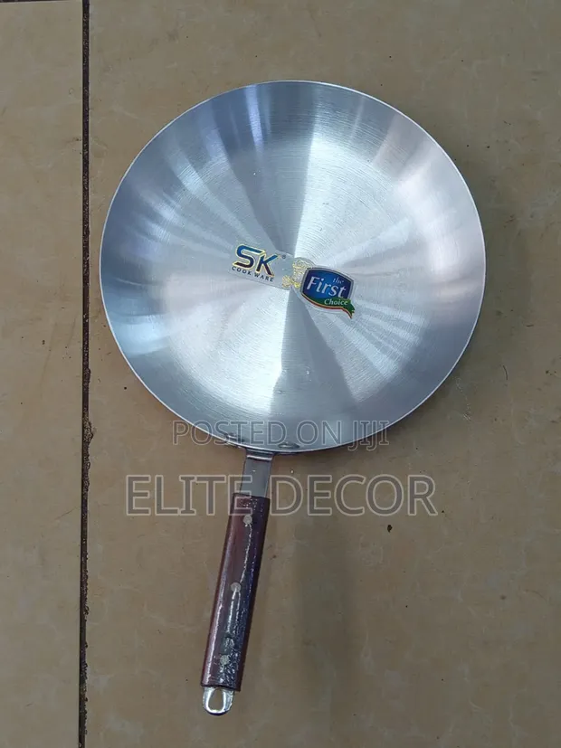 26cm Aluminium Frying Pan with Wooden Handle - 1