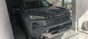 Toyota Hilux 2026 Double Cab Mpya Nyeusi