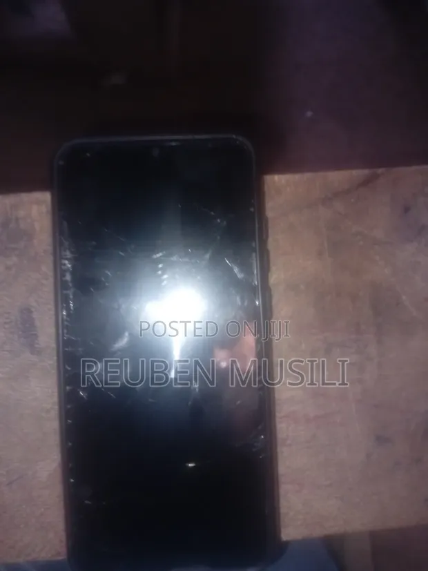 Samsung Galaxy A04e 64GB Black (Used, Cracked Screen) - 1