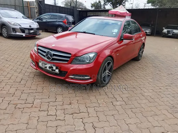 Mercedes-Benz C180 2014 Red - 1