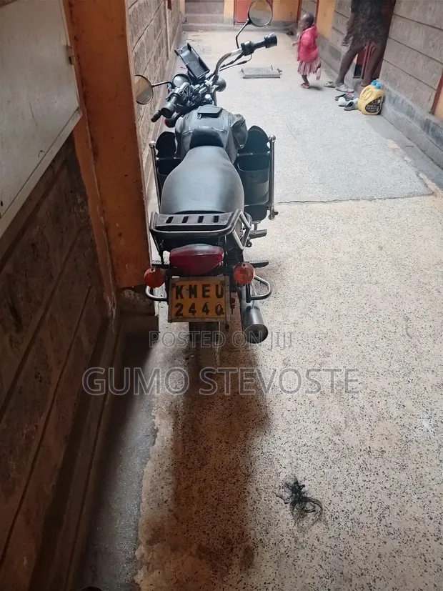 Bajaj Boxer 100 2019 Red - 1
