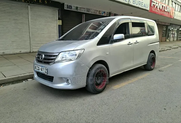 Nissan Serena 2013 Silver 7-Seater - 1