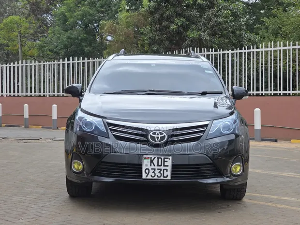 Toyota Avensis 2015 Black - 1