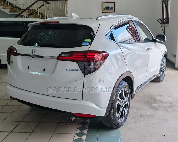 Honda Vezel 1.5 2WD Hybrid 2019 White - 1