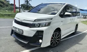 Toyota Voxy GS 2017 White