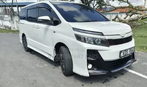 Toyota Voxy GS 2017 White