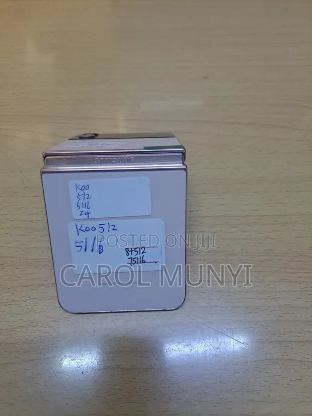 Samsung Galaxy Z Flip4 512GB Refurbished - 1