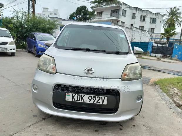 Toyota Porte 2015 Silver - 1