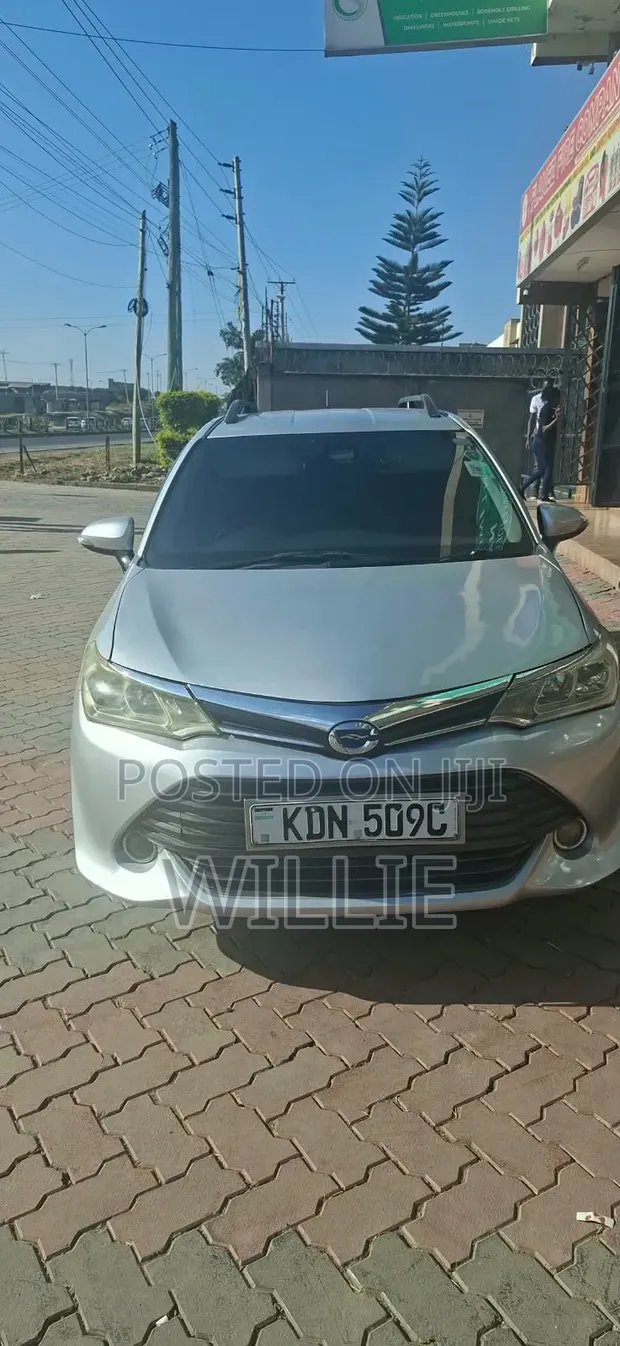 Toyota Corolla Fielder Hybrid 2016 Silver - 1