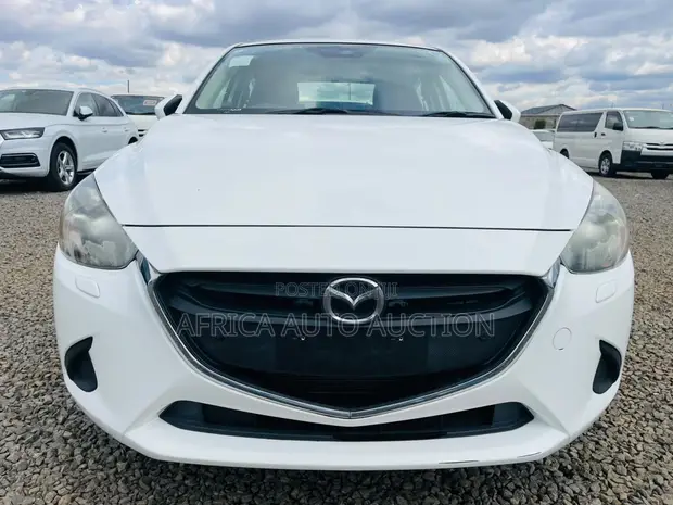 Mazda Demio 2019 White - 1