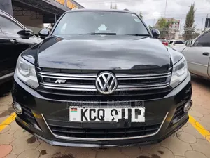 Volkswagen Tiguan S with Sunroof 2013
