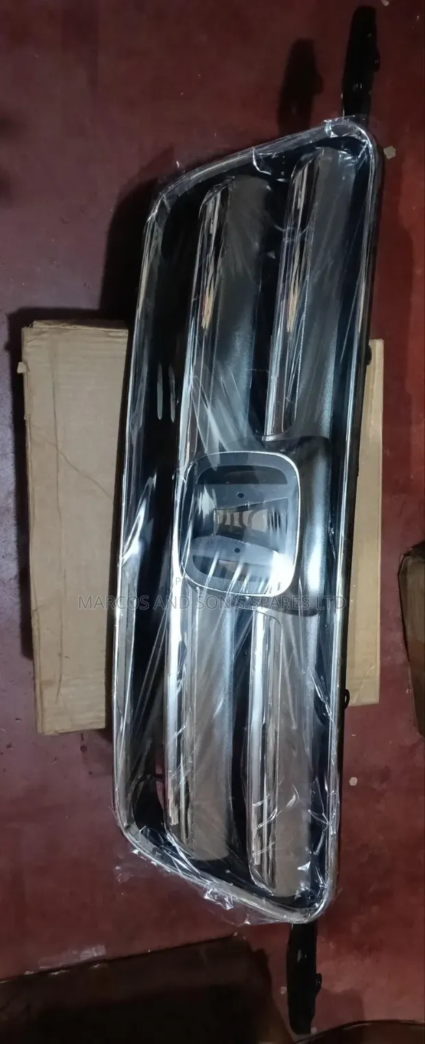 Honda CR-V RD5 Front Grill - 1