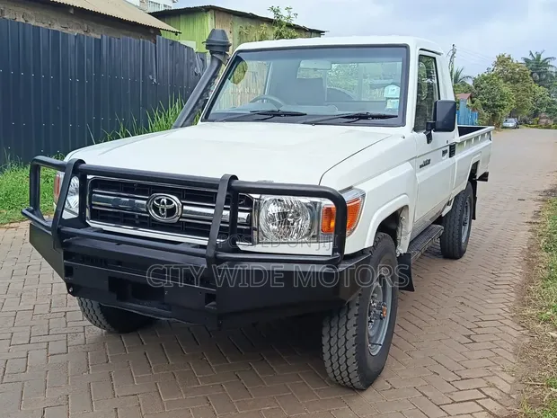 Toyota Land Cruiser 76 Series 2017 White - 1
