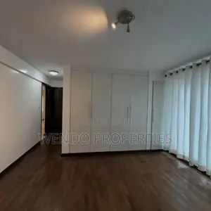 4-Bedroom Luxury Apartment with DSQ in Spring Valley