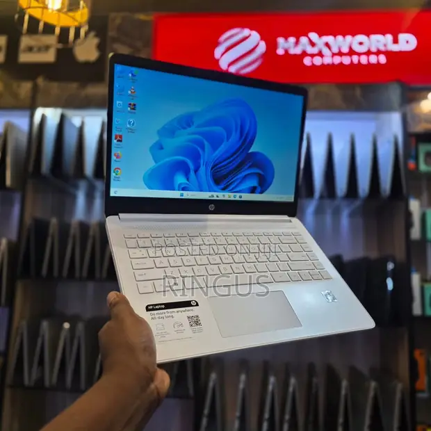 New HP 14-ep0063 Laptop: 8GB RAM, 256GB SSD, Intel Core i3 - 1