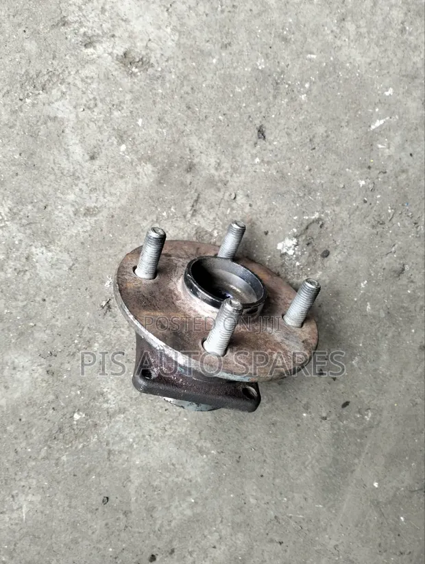 Toyota Corolla Wheel Hub 4WD (Used) - 1