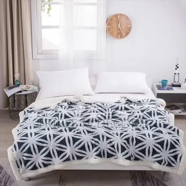 Super Soft 6x6 Fleece Woolen Bedspread - 1