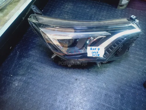 Toyota RAV4 2018 Headlight - 1