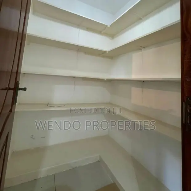 2 Bedroom Apartment for Rent in Lakeview Estate, Riverside - 1