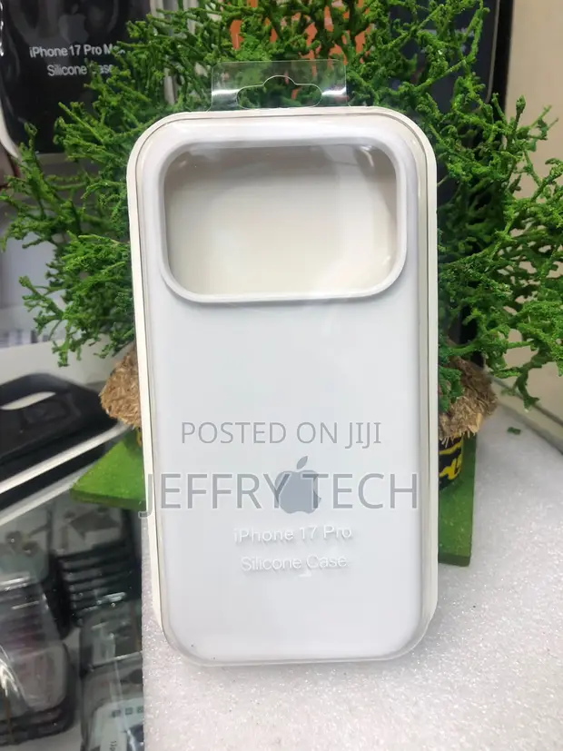 White Apple Silicone Case with MagSafe for iPhone 17 Pro Max - 1