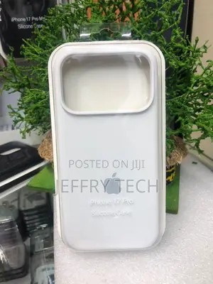 White Apple Silicone Case with MagSafe for iPhone 17 Pro Max