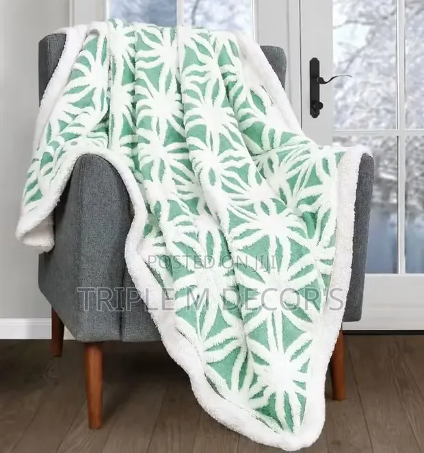 Cozy Fleece Woolen Blanket - 6x6 - 1