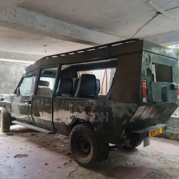 Toyota Land Cruiser 75 Troop Carrier 1987 Green - 1