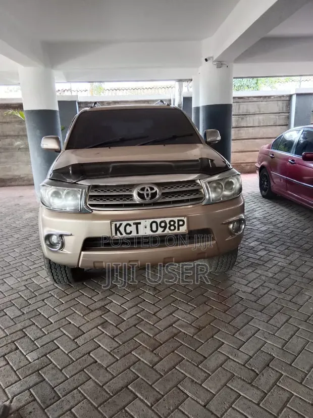 Toyota Fortuner 2.7 RWD 2012 Beige - 1