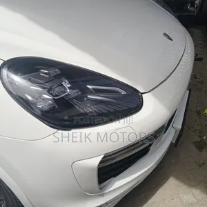 Porsche Cayenne GTS 2017 White