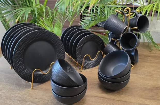 24-Piece High-Quality Black Dinner Set - 1