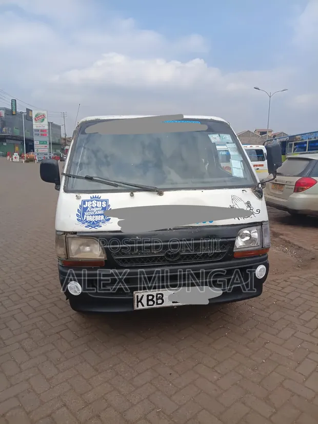 Toyota HiAce 2000 White - 1